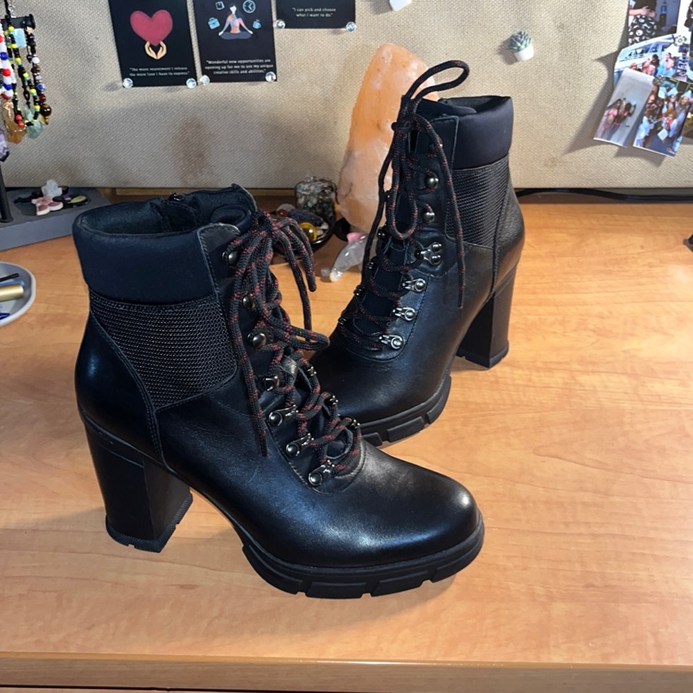 Women’s Aldo Lace Up Boots Size 9